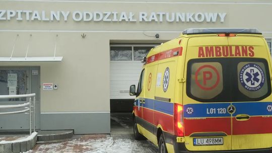 Dziesięć godzin z chorym ojcem czekała na lekarza. "Personel oglądał mecz Polska-Albania"