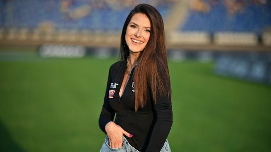 Od tańca i podróży, przez wybory miss, aż do żużla. Jaka jest Karolina Wojtiuk, Miss Startu PGE Ekstraligi 2021?
