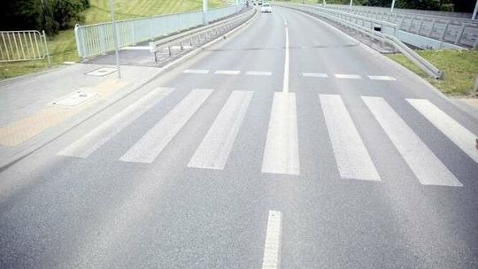 Od wtorku pieszy na przejściu nie może patrzeć w ekran smartfona