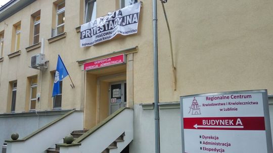 "Odchodzą kolejni pracownicy, panuje chaos". Dyrektor odpiera, że spór nakręcają związkowcy