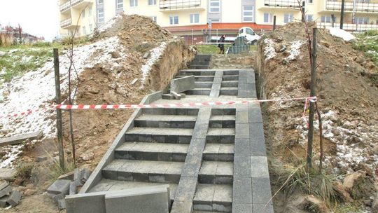 Odcięta ul. Jaspisowa: Mieszkańcy dostaną schody pod choinkę