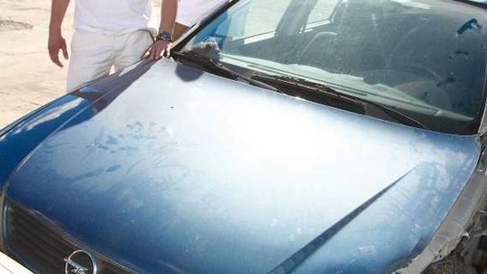 Oddali auto do naprawy, a mechanik je rozbił
