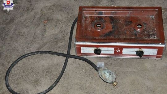 Odkręcił gaz i doszło do wybuchu. 85-latek trafił do szpitala, konstrukcja domu uszkodzona