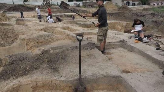 Odkrycia archeologów na budowie Alchemii. Średniowieczna osada przy ul. Świętoduskiej 