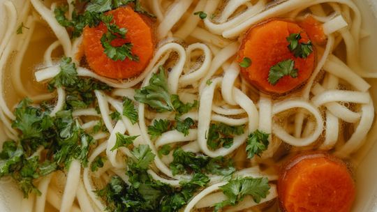 Odkryj kulinarne skarby stolicy. Dlaczego Warszawa jest mekką smakoszy?