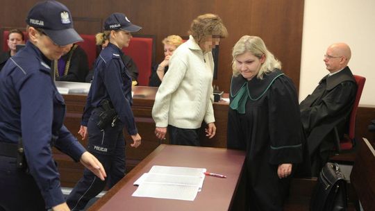 Odpowiada za próbę zabójstwa partnera. Twierdzi, że broniła córki. Koniec procesu