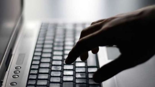 Odpowie przed sądem za "brudasów" i "katoli". Pisał komentarze w internecie