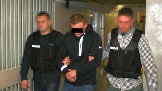 Odpowiedzą za serię włamań. Ukradli m.in. miecz samurajski (wideo)