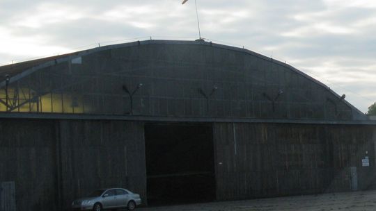 Odpowiedzą za wyrywanie słupków ogrodzenia lotniska