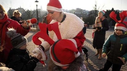 Odprawa Mikołajów pod zamkiem i parada na Stare Miasto (zdjęcia)