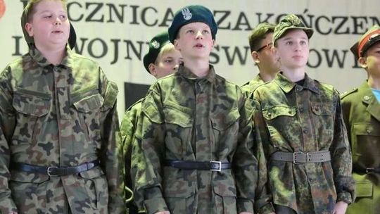 Odśpiewali „sto lat” żołnierzowi „Zapory”. Uroczystości w SP 43 w Lublinie