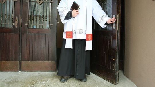 Odszkodowania od Kościoła dla ofiar pedofilii wśród duchownych? Sondaż IBRiS