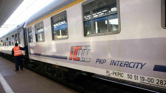 Odwołane i opóźnione pociągi. To przez oblodzenie trakcji