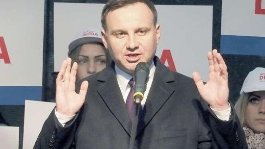 Oficjalne wyniki wyborów prezydenckich: Duda 51,55%, Komorowski 48,45%. Tusk złożył gratulacje