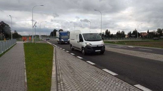 Oficjalnie otworzyli drogę. Kierowcy już dawną nią jeżdżą [zdjęcia]