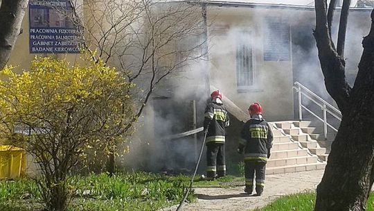 Ogień obok przychodni przy ul. Kalinowszczyzna. Paliły się śmieci