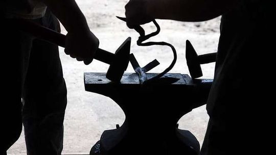 Ogólnopolskie Warsztaty Kowalskie w Wojciechowie. Kucharz i nauczyciel spotkają się nad kowadłem