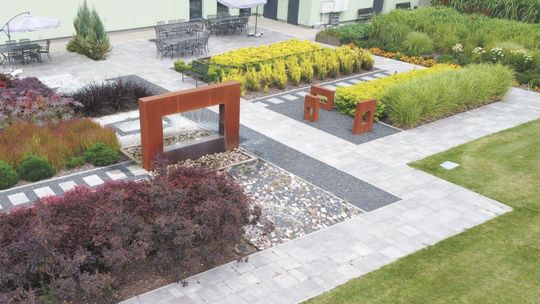 Ogród bezproblemowy, ogród firmowy