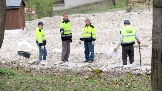 Ogród Saski: Wody w stawie nie ma, ale będzie