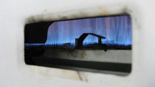 Ogrodowy wąż zamiast przewodu gazowego. W wybuchu ucierpiała 74-latka