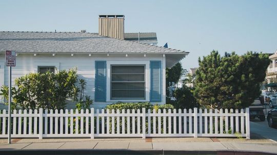 Ogrodzenie panelowe – jak dbać o nie, by służyło przez lata?