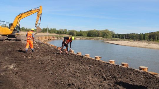 Ogromna wyrwa w Bugu zagrażała Jabłecznej. Ale znaleźli na to sposób 