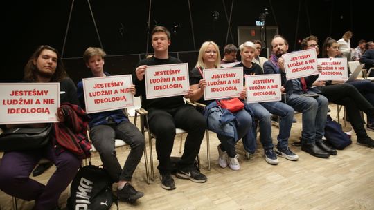 Ogromne emocje w sejmiku. Radni PiS i PSL przeciwko "ideologii LGBT"