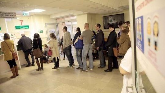 Ogromne kolejki do specjalistów, godziny czekania. Do niektórych nie ma już miejsc