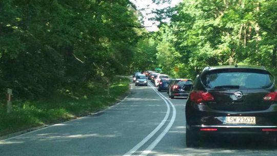 Ogromne korki na drogach w okolicach miejscowości turystycznych