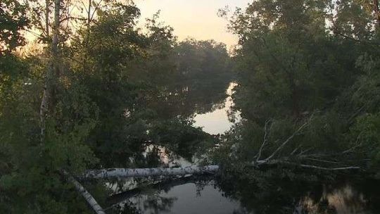 Ogromne straty po nawałnicach. Wojsko pomaga strażakom w udrożnianiu rzeki