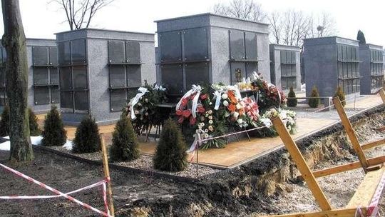 Ogromne zainteresowanie niszami w nowym kolumbarium. Telefony nawet z USA