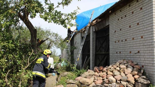 Ogromne zniszczenia po przejściu trąby powietrznej