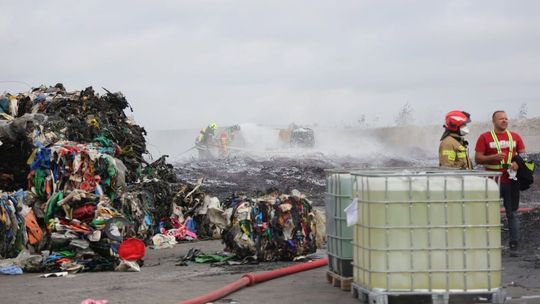 Ogromny pożar plastików pod Kraśnikiem. Jest śledztwo 