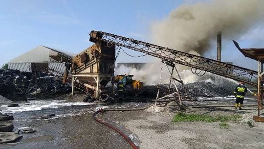 Ogromny pożar składowiska opon pod Lubartowem [wideo]