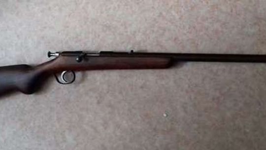 Ojciec groził, że zabije syna. Mierzył do niego z broni