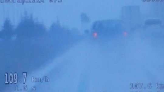 Ojciec po alkoholu wiózł dzieci do szkoły. Policja: Mówił, że się spieszy (wideo)