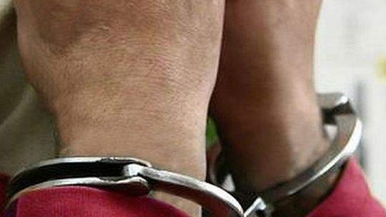 Ojciec wywiózł 3-letniego syna do lasu i dźgnął nożem w brzuch