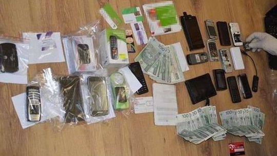 Ojciec z synem oszukiwali m.in. na OLX. Dostawali pieniądze, nie wysyłali sprzętu