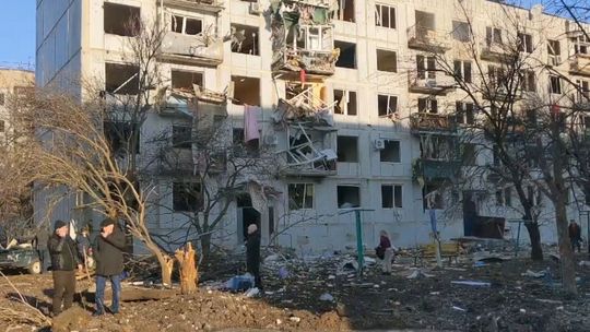 Okolice Charkowa. Ostrzał zniszczył budynek mieszkalny