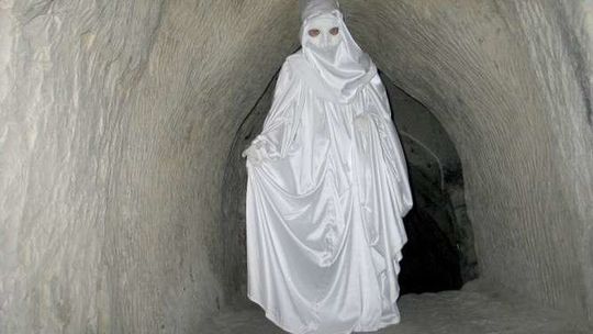 Okradali Ducha Bielucha. Zamiast do kasy, zabierali pieniądze z biletów dla siebie