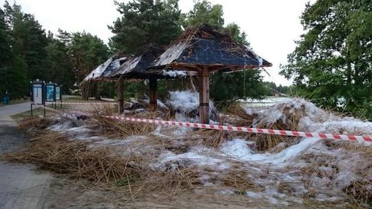 Okuninka. Parasole płonęły jak pochodnie, policja szuka podpalaczy