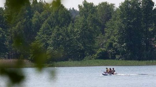 Okuninka: Płatne parkowanie, zakaz palenia i picia na pomostach