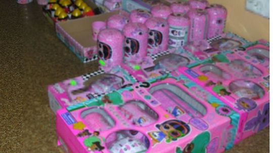 Okuninka. Podróbki drogich zabawek i markowych ubrań na targu