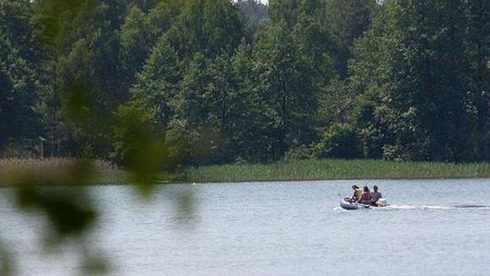 Okuninka: Zasnął na plaży i zmarł. Policjanci chcą ustalić jego tożsamość