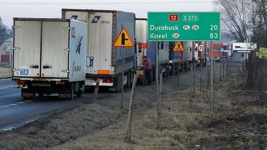 Olbrzymie kolejki na granicy. Wiele godzin czekania