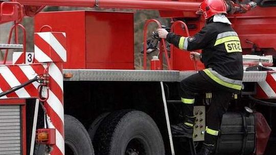 Olej napędowy na drodze. 20-kilometrowa plama