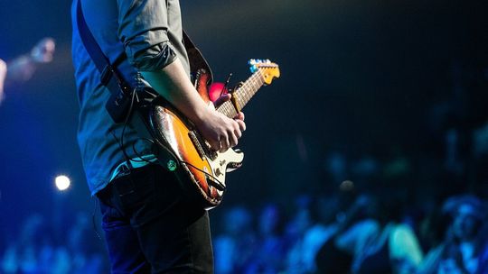 Omamił ją "znany gitarzysta". Kobieta przelała oszustowi 100 tysięcy