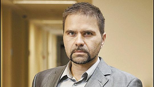 Omikron równie zakaźny jak odra