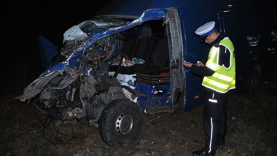 Ominęła zapory i wjechała w pociąg na przejeździe. Tłumaczyła, że "samochód jej nie hamował"