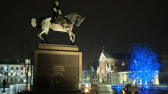 Onanizował się za pomnikiem na placu Litewskim w Lublinie. Wcześniej ocierał się w autobusie o dziewczynkę